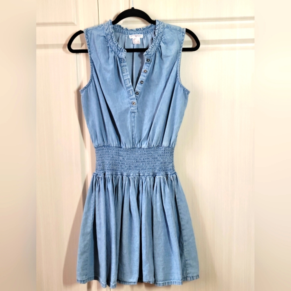 Venus sleeveless denim sundress, smocked waist, size M (6-8) 🩵